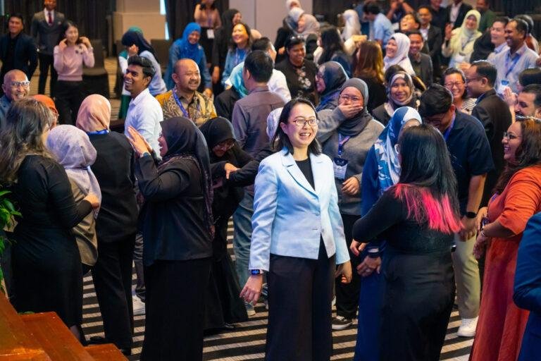 Attendees engaging in discussion at Asian Change Management Conference